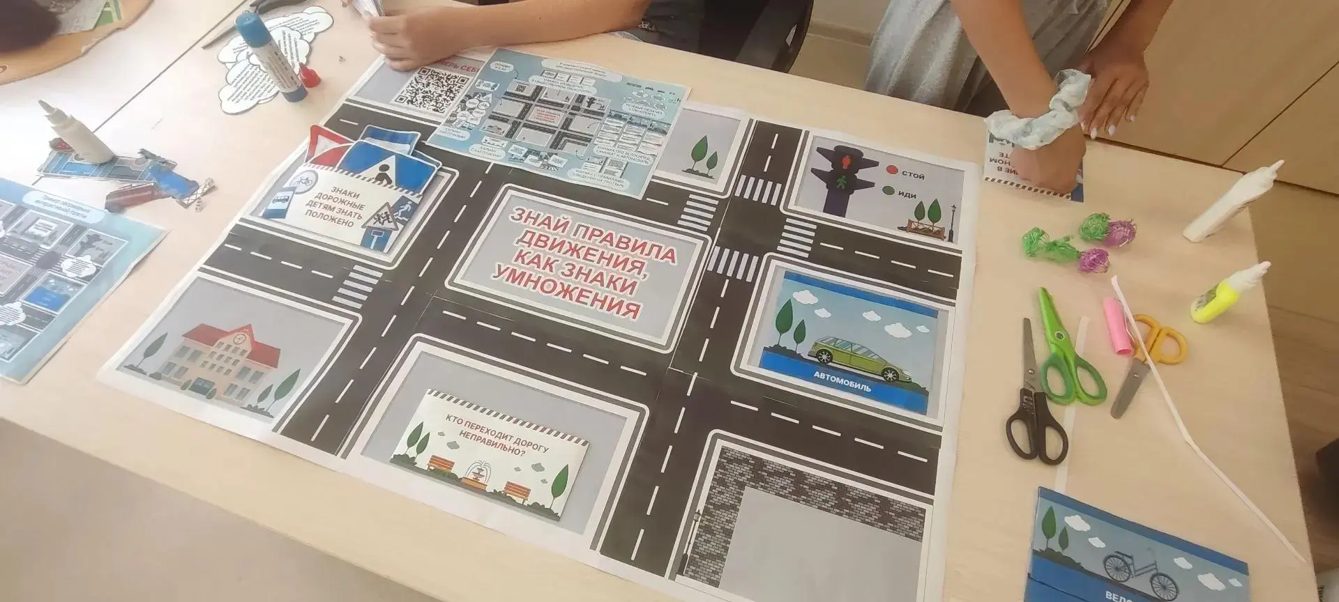 🚦 Внимание, школьники и родители! 🚦

В нашей школе активно работает площадка Юных инспекторов движ