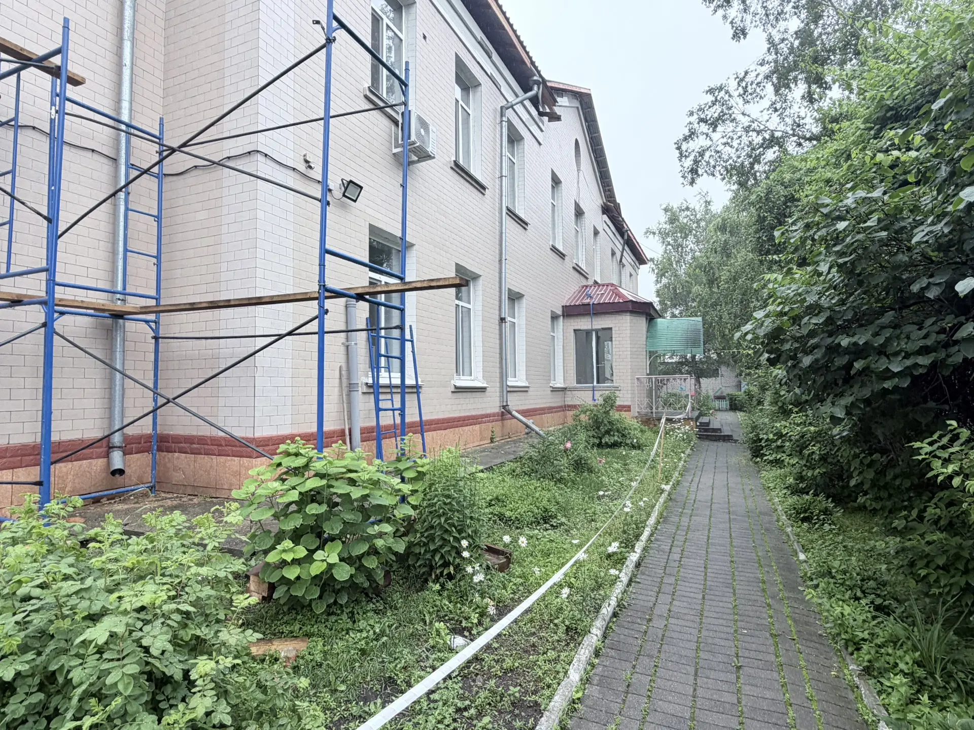 Проверил ход капитального ремонта кровли в МБДОУ «Детский сад № 34», расположенном по адресу: село В