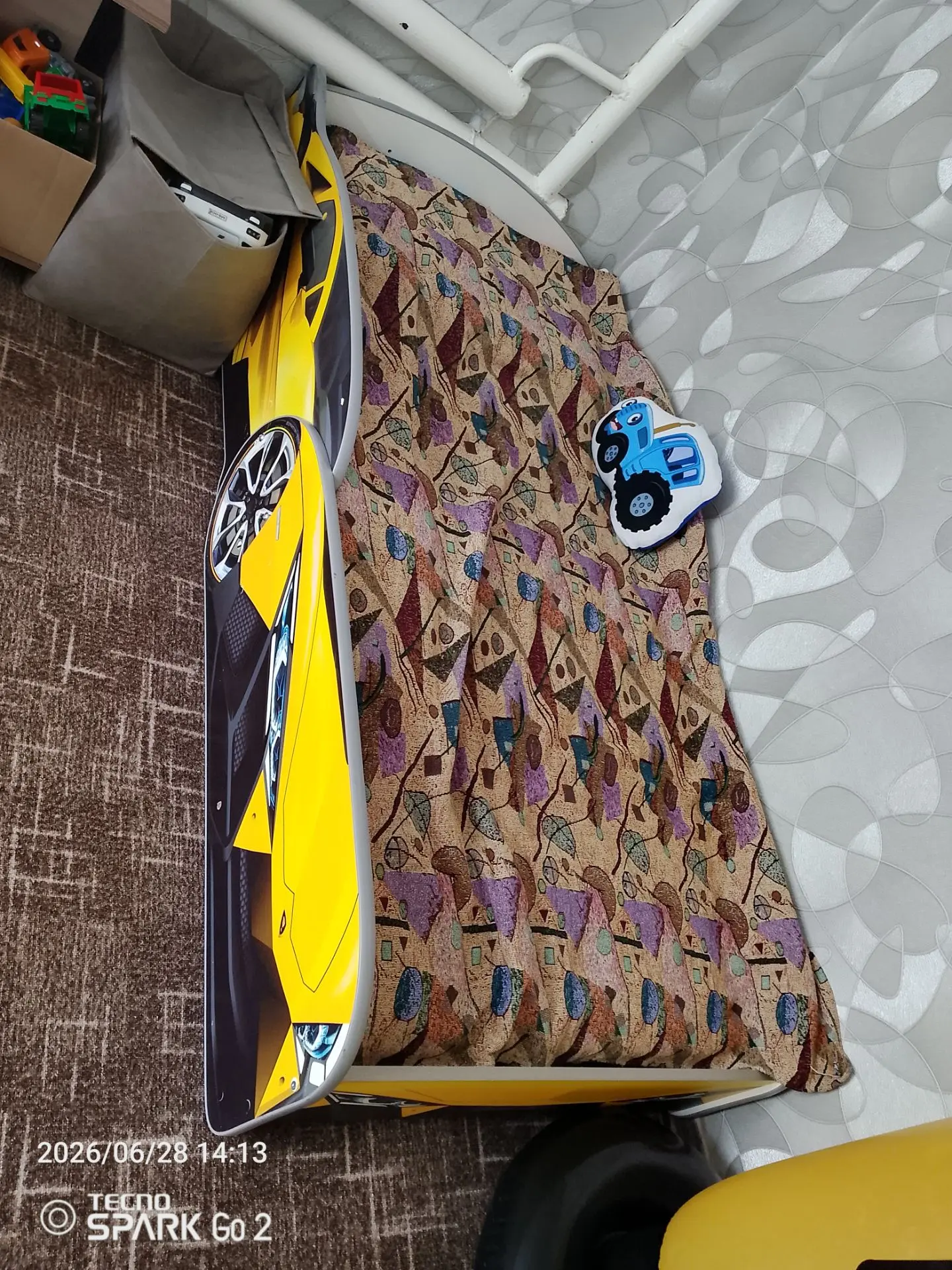Продам кровать для мальчика машинка с новым матрасом 
6500 
180*85
