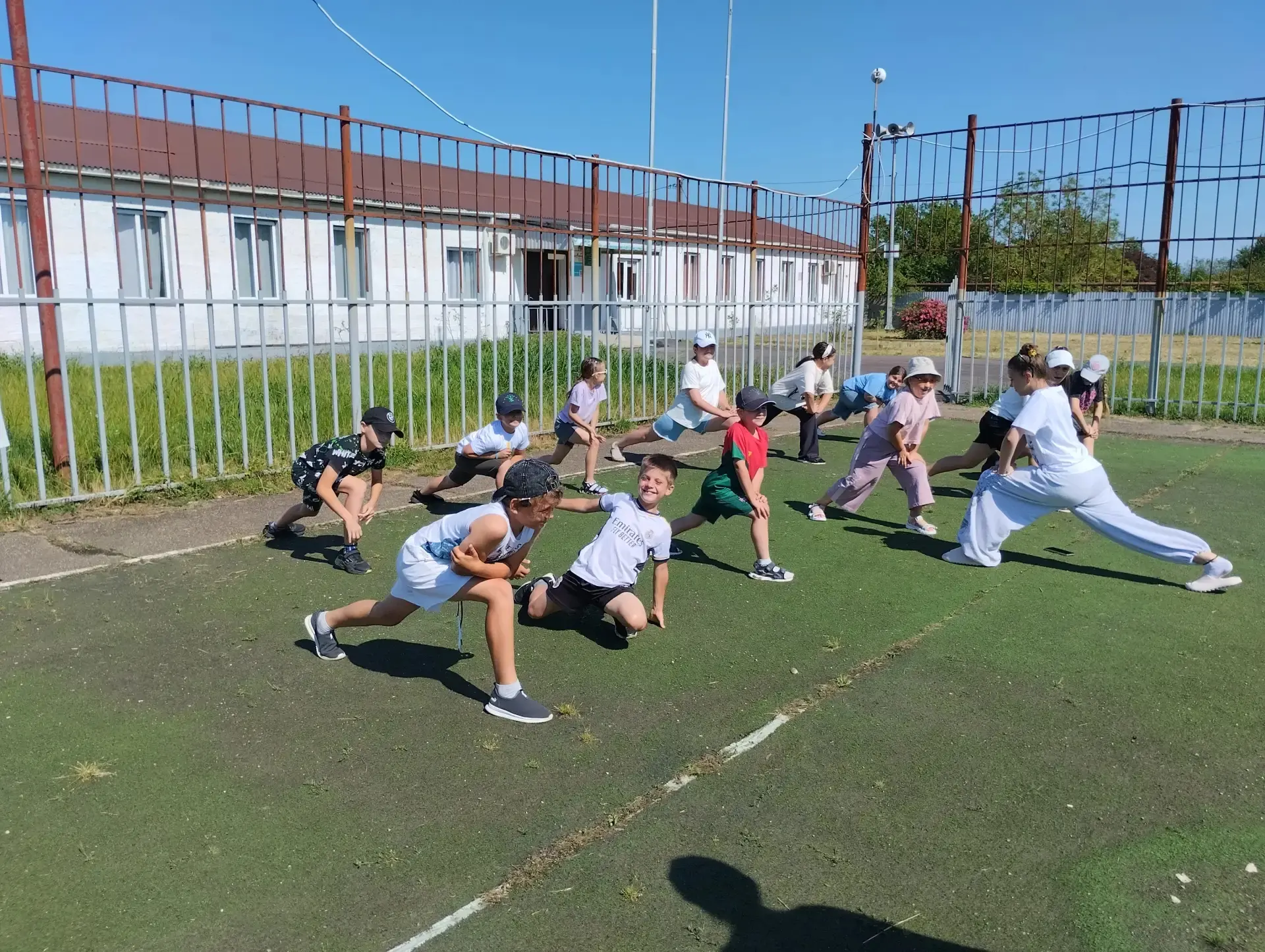 В лагере «Алые паруса» спорт — неотъемлемая часть жизни каждого ребёнка! 🏃‍♂️⚽️

 Мы верим, что дви