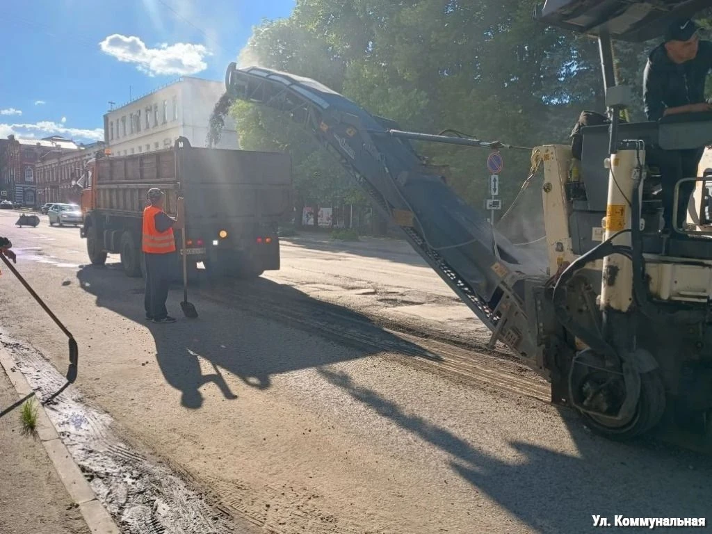03.06.2026 г. (2-я смена)

Подготовка к ямочному ремонту фрезой Wirtgen на улице Коммунальной.

Устр