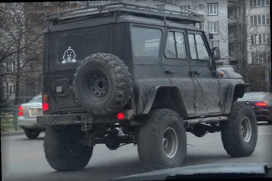«Ребёнок в машине» на танкованном УАЗе. Логика 100%