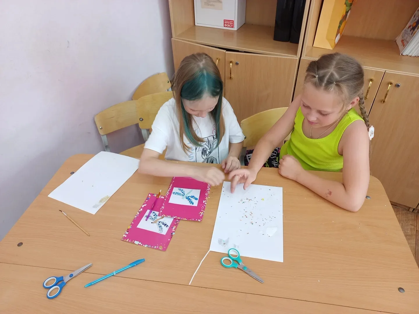🦋 Летает, блестит, завораживает! 🦋

💡Лето на отлично от ЦДО💡

В летнем лагере 35‑й школы случило