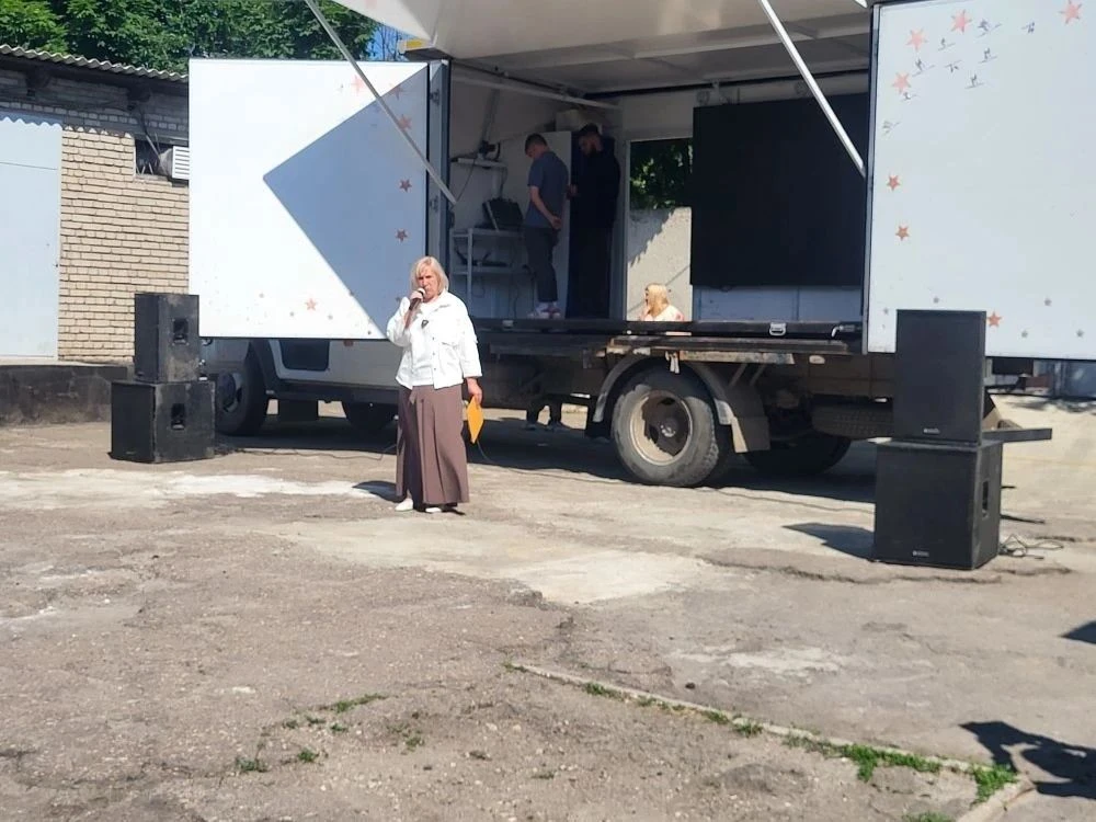 В ГБУ ЛНР «Перевальский ПНИ» состоялось торжественное мероприятие, посвященное Дню социального работ