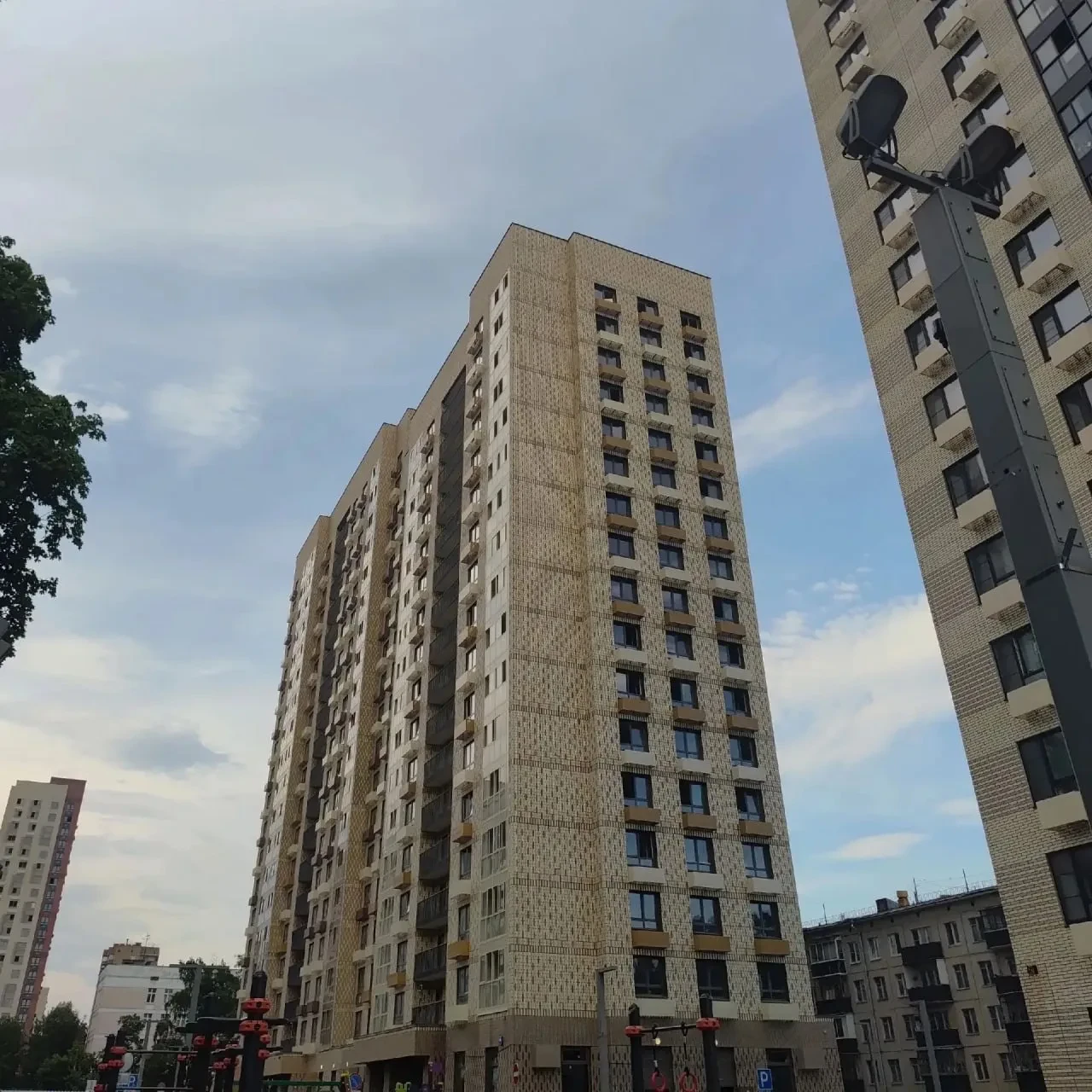 🏗 В Кузьминках введён в эксплуатацию новый реновационный дом на Юных Ленинцев

На улице Юных Ленинц