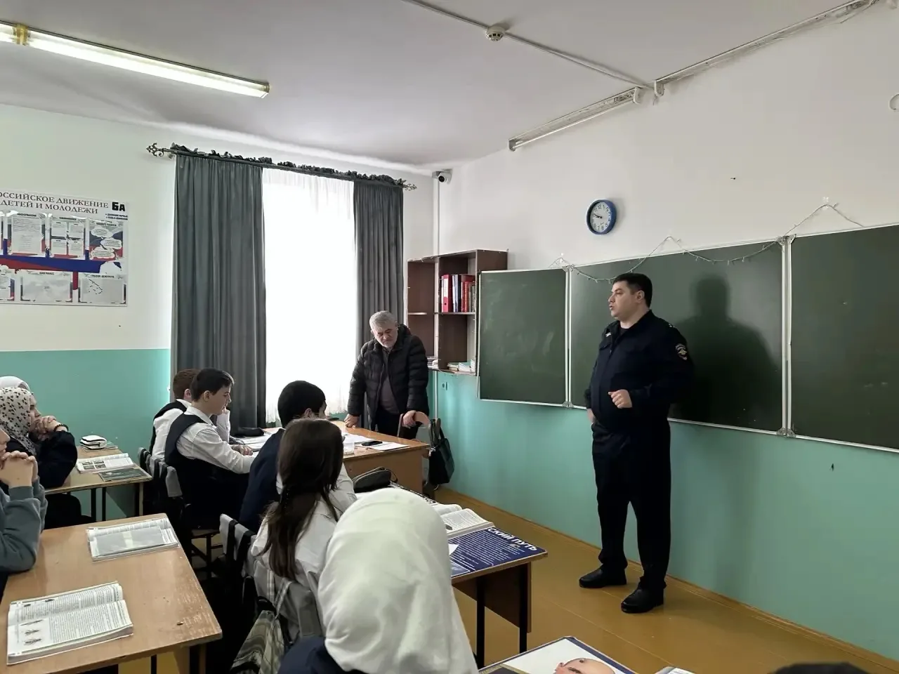 Лекции  "Мои безопасные каникулы"

 

Проблема обучения учащихся безопасному участию в дорожном движ