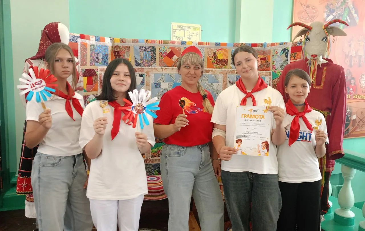 🏆 Победа в «Содружестве народов России»! Наша школа — первая!

Сегодня во Дворце детского творчеств