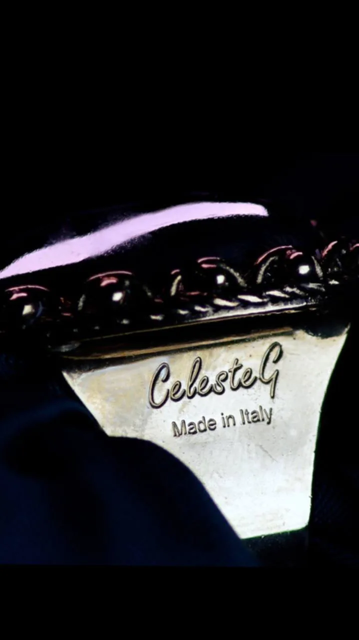 Celeste G
Made in Italy

Рассматриваем несколько статусных украшений от итальянского бренда.

Неверо