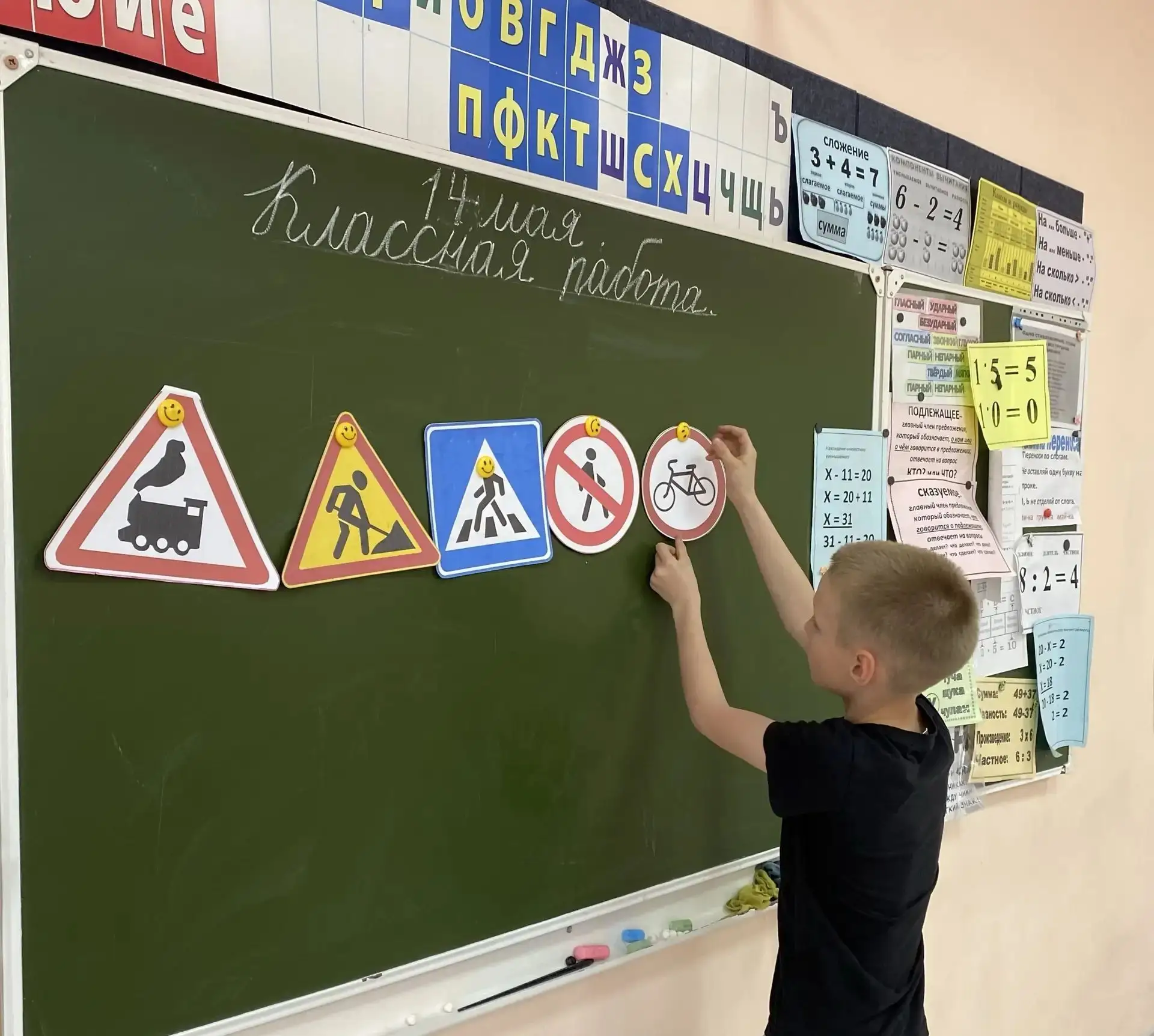 Сотрудники Верхнекамского комплексного центра 14 мая провели интересную викторину «ПДД знай! ПДД соб