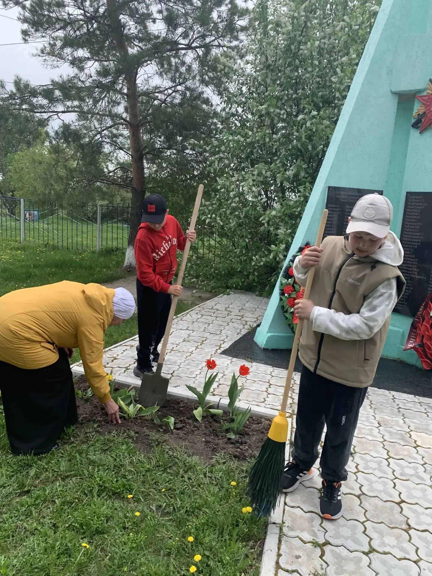Мемориалларны һәм һәйкәлләрне төзекләндерү һәм аларның торышын яхшырту эшләре дәвам итә. #ЭкоВесна20