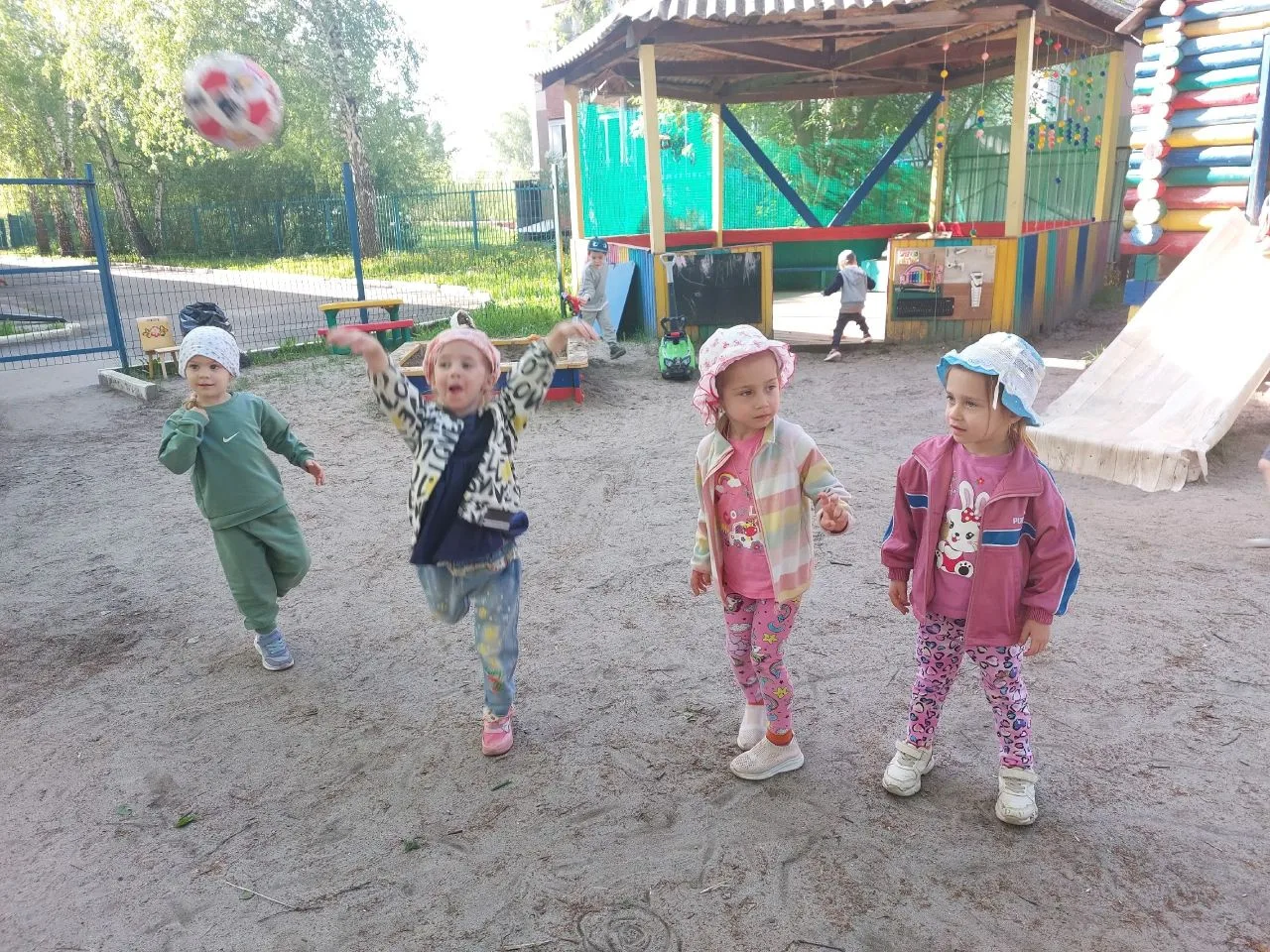 ☀️ Лето — прекрасная пора! Время отдыха, ярких впечатлений и весёлых прогулок. 🏖
️Но как не потерят