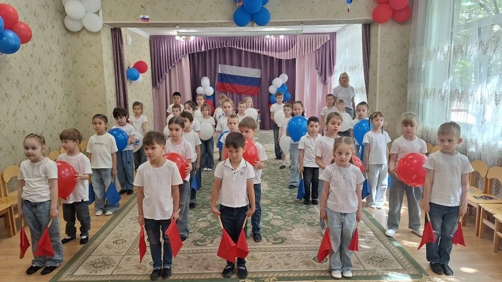 ДЕНЬ РОССИИ 🇷🇺🇷🇺🇷🇺
 
🇷🇺 В нашем детском саду прошли праздничные мероприятия, посвящённые Дню