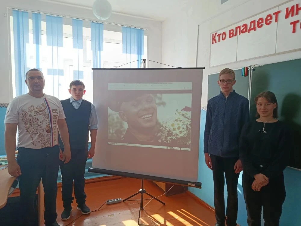 🚀 День космонавтики: как прошли классные часы в нашей школе 🌌

В честь Дня космонавтики классные р