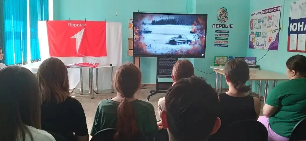 В преддверии Дня памяти и скорби ребята из ЛТО «Патриот» приняли участие в тематическом кинопоказе.
