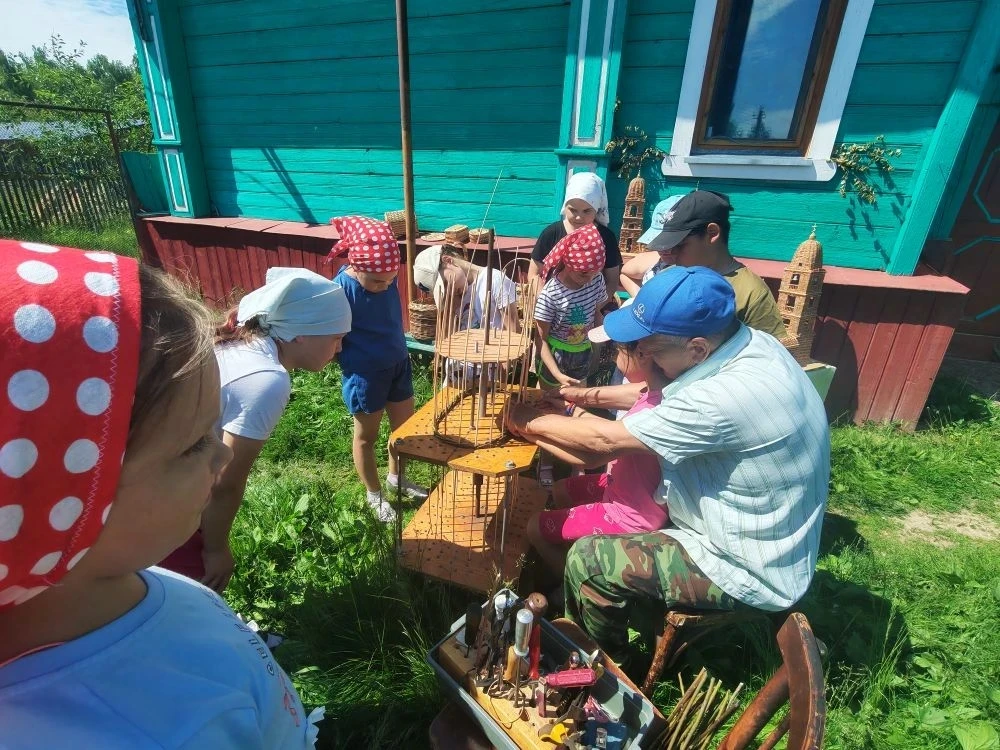 🌞9 июня в нашем пришкольном лагере "Орлята России " прошел День краеведения.🌳🏡
"Наше Вершилово се