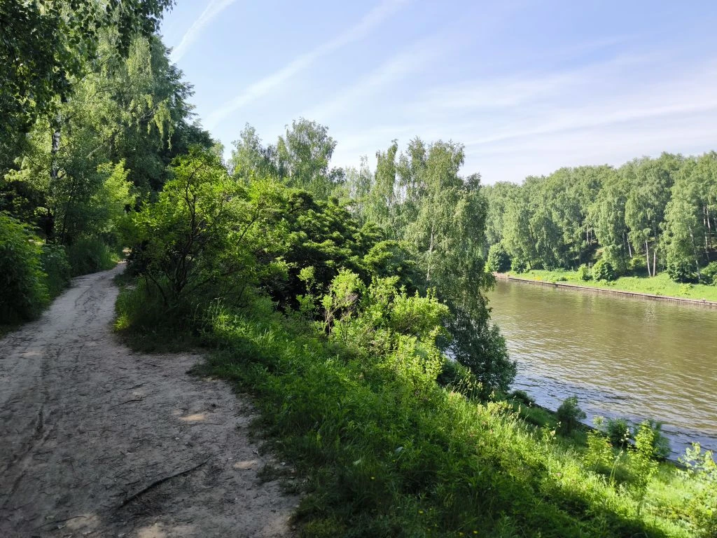 Кажется, эта река впадает в Андуин..
