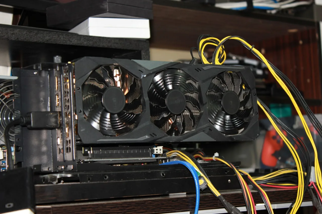 Ко мне на обслуживание поступила видеокарта Gigabyte RTX 2080 Super. Клиент был обеспокоен работой в