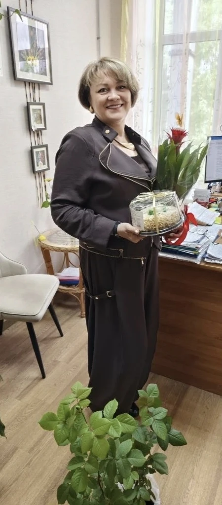 С днём рождения нашу
 любимую заведующую!!!
Дорогая наша Елена Николаевна!!!😘
С днём рождения!!!
Мы