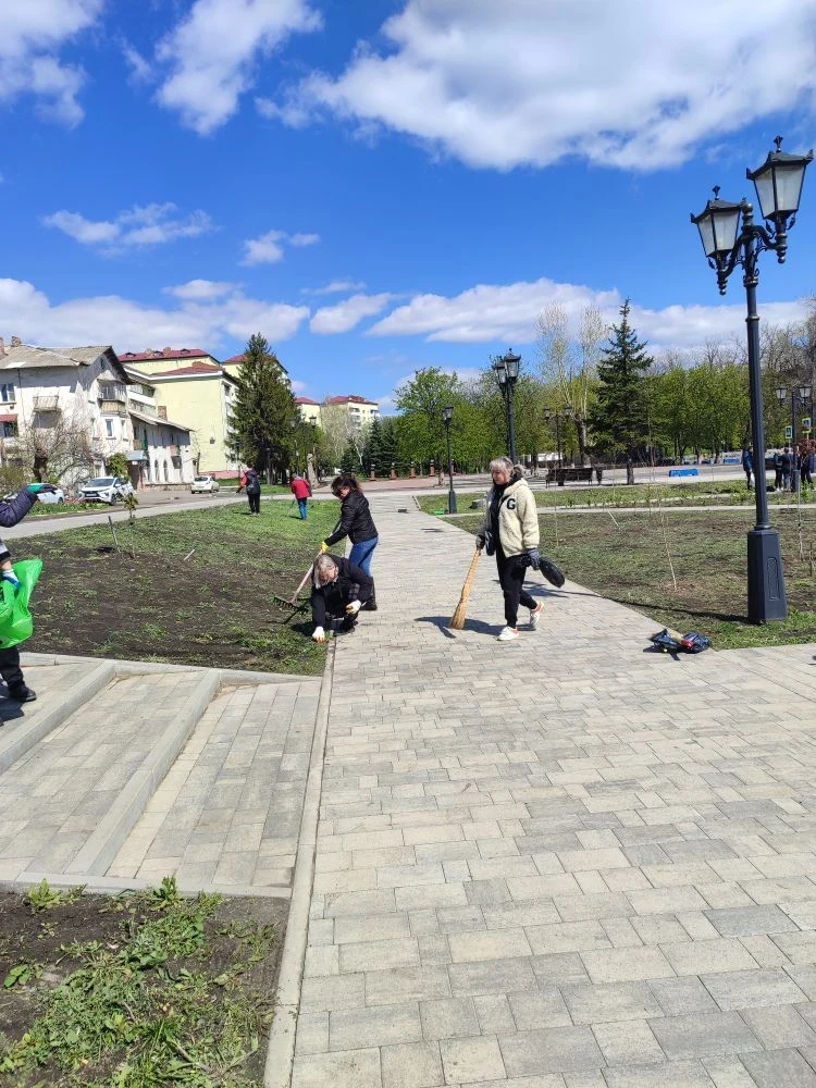 Субботник — это коллективная работа по уборке и благоустройству территории, в основном на свежем воз