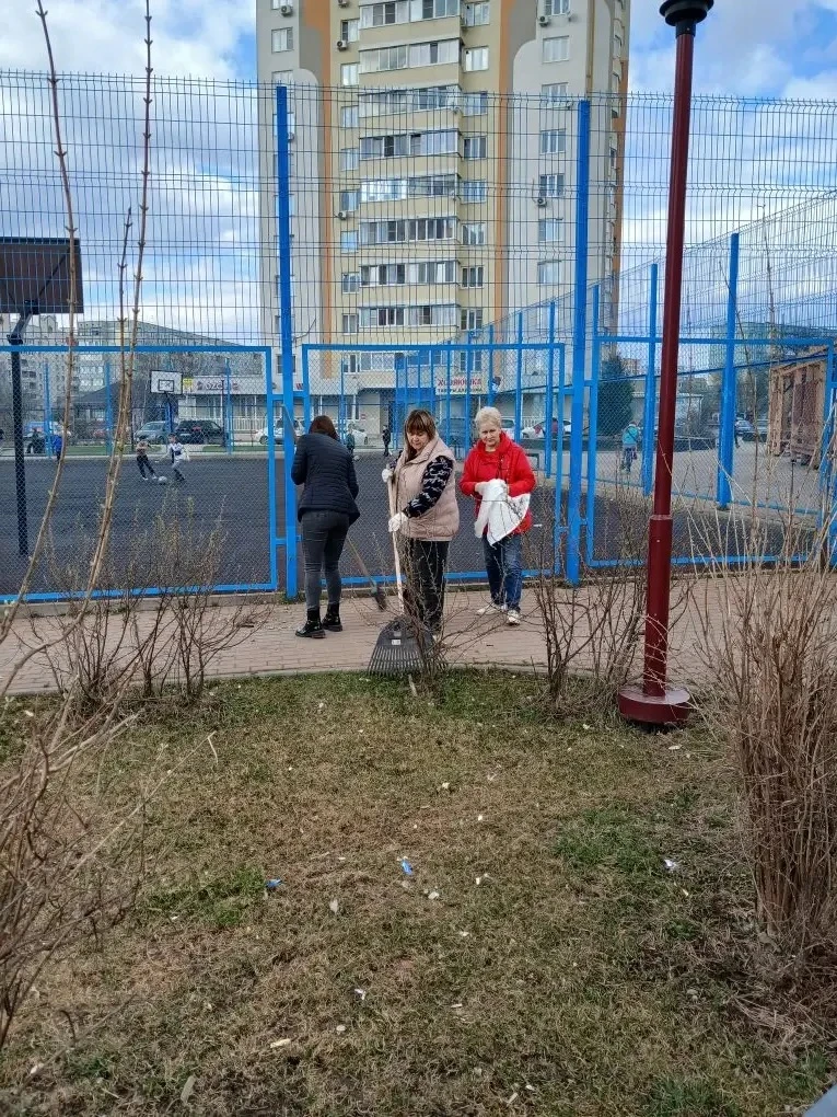 С началом весны, начинается пора субботников. Сотрудники МБУ «СЖО» не остаются в стороне и принимают