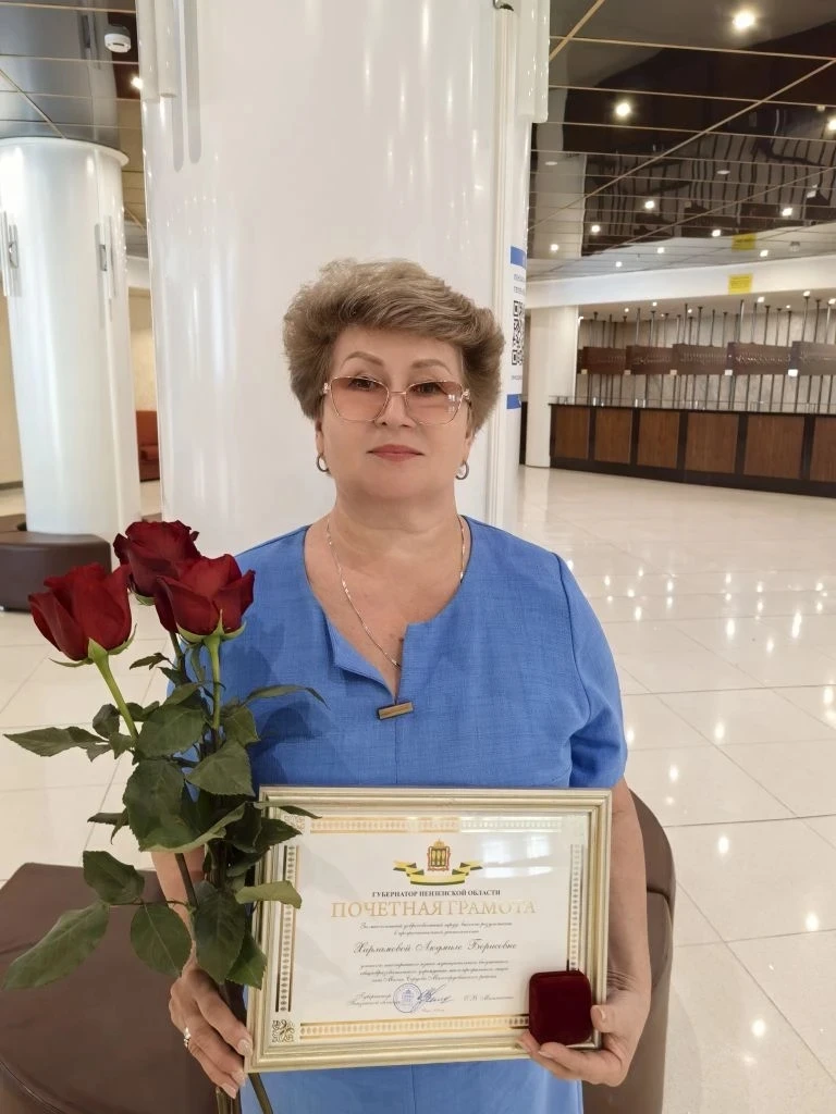 НАГРАДА ЗА ПРОФЕССИОНАЛИЗМ И ПРЕДАННОСТЬ ДЕЛУ

В преддверии Дня России в Пензе состоялась торжествен