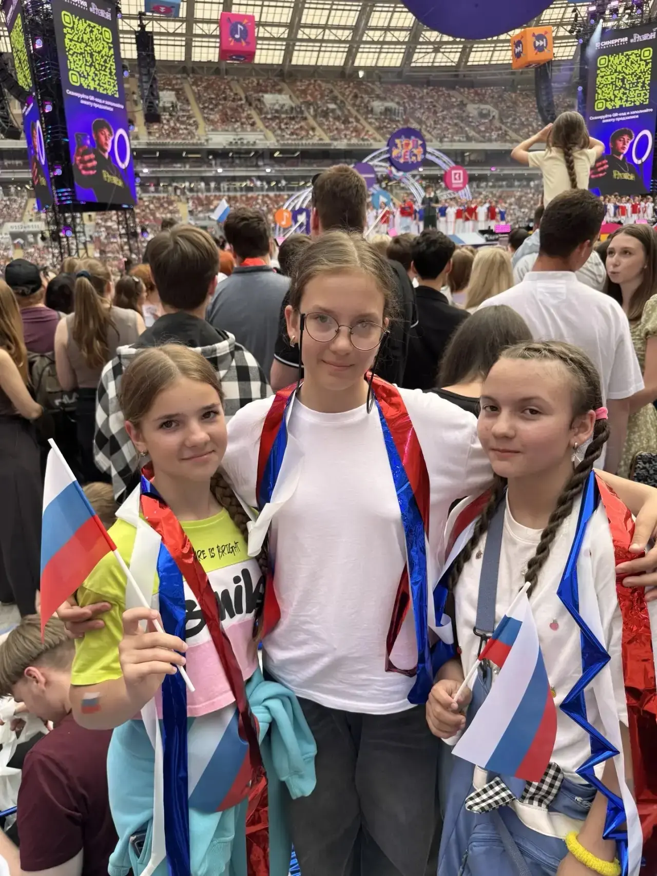 🇷🇺 Учащиеся 5А класса с родителями посетили уникальное событие, которое прошло в «Лужниках» в Моск