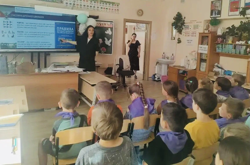 Встреча с инспектором: как провести лето безопасно

🌞17 июня воспитанники пришкольного лагеря «Солн