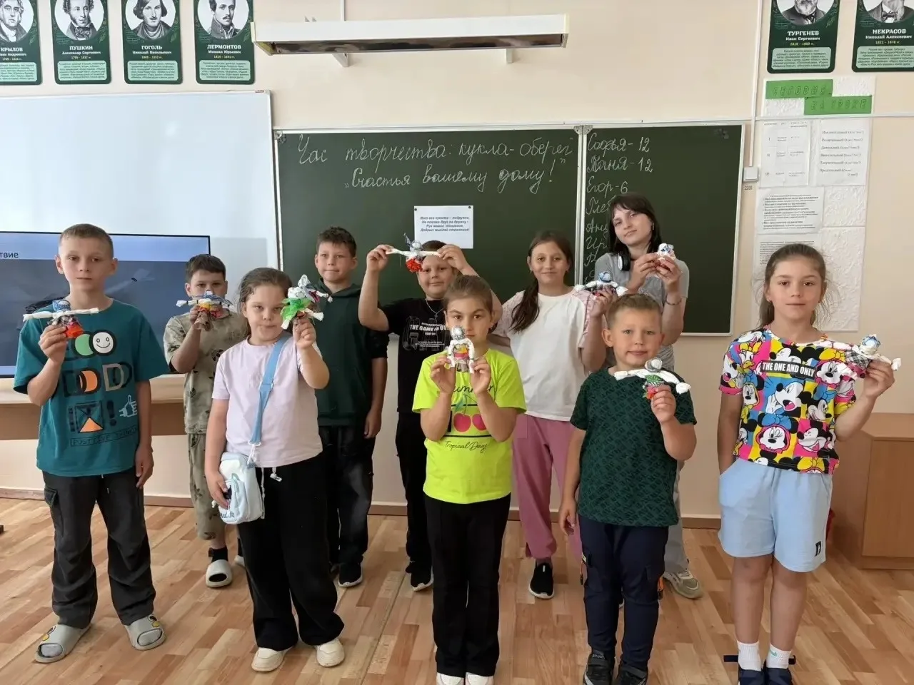 🗓8-ой день в лагере "Энтузиаст" был наполнен творчеством.
🤸‍♀️👯Начался он, как обычно, с весёлой 
