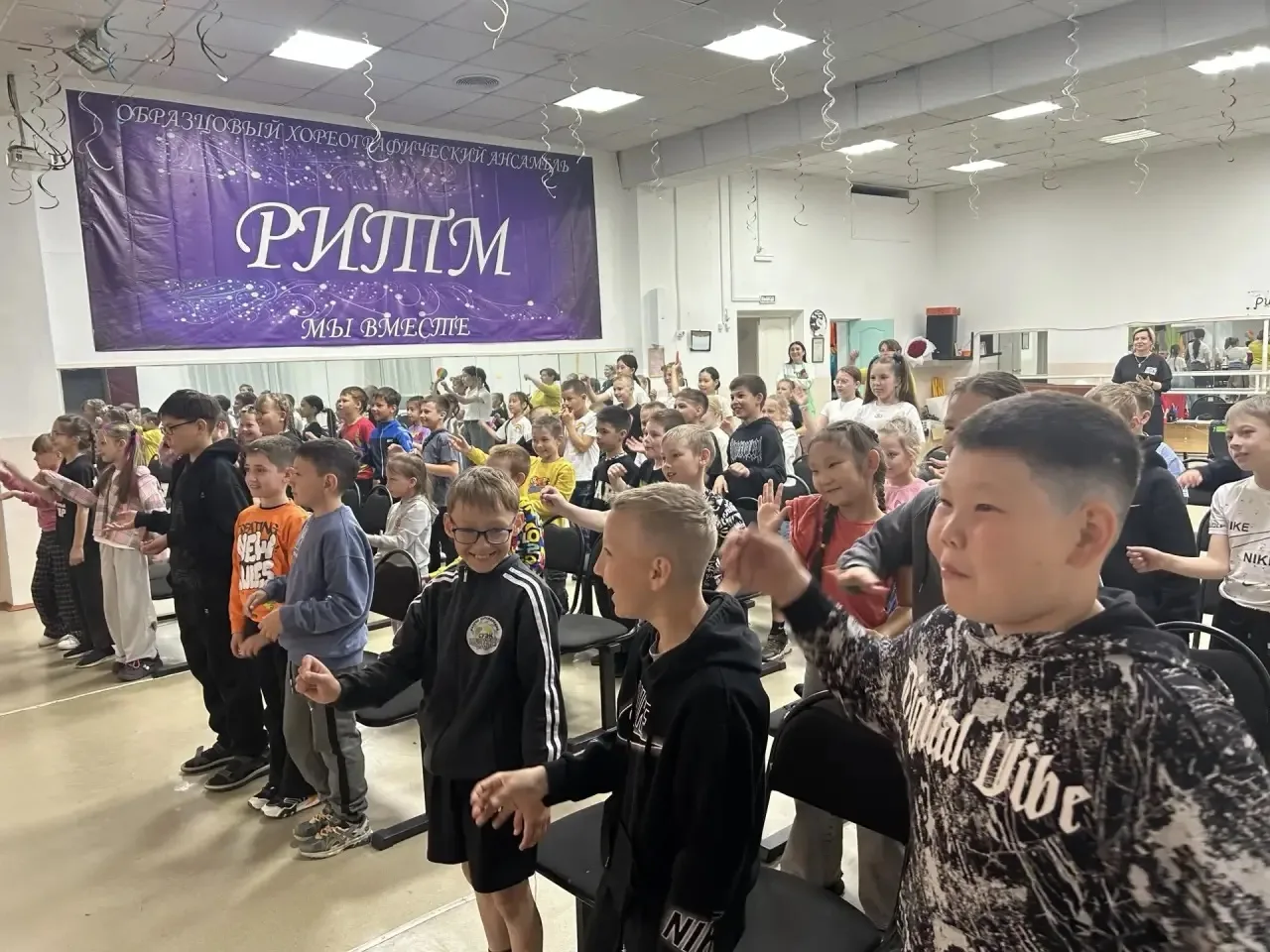 Праздничный концерт на открытие лагеря

Ярким и запоминающимся получился праздничный концерт, посвящ