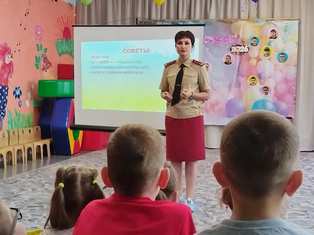 Беседу о правилах гигиены с воспитанниками подготовительной к школе группы провела главный специалис
