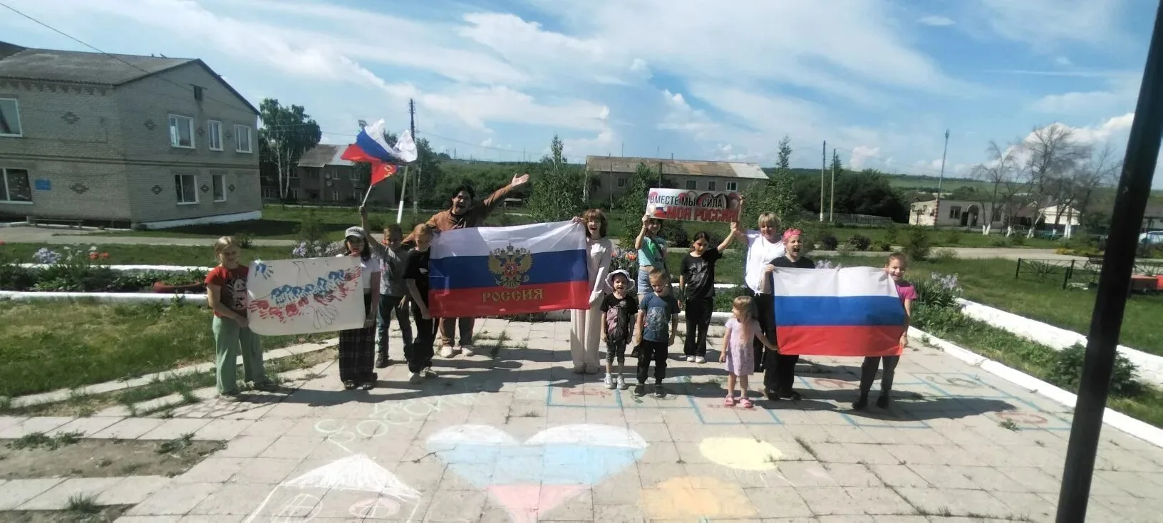 В преддверии Дня России 🇷🇺 наши учреждения культуры  объединились, чтобы подарить юным жителям нас