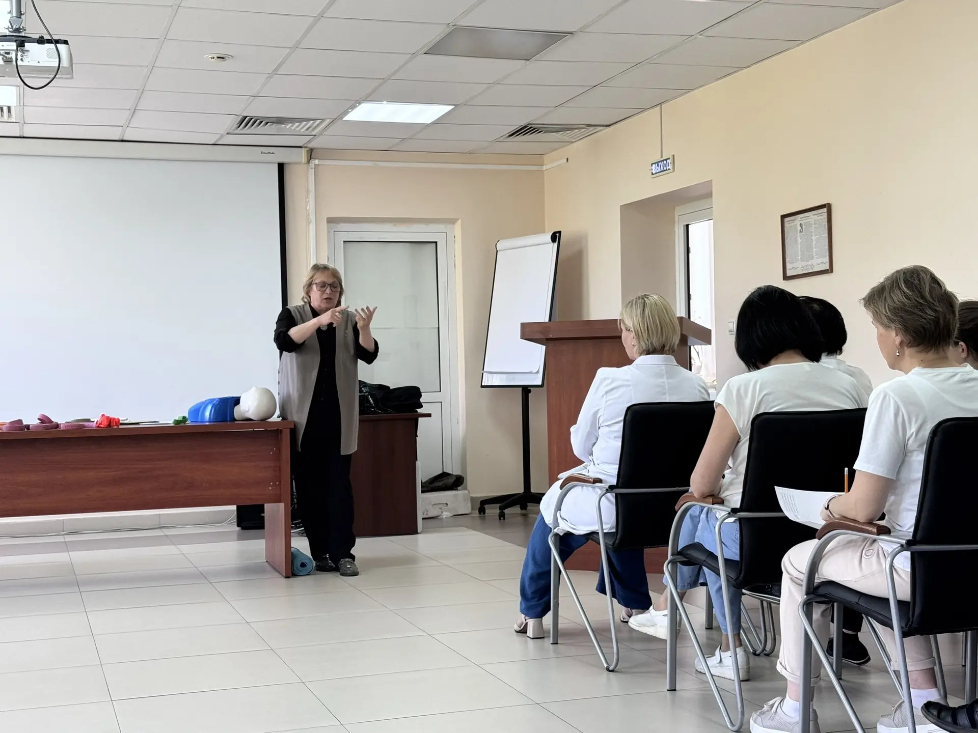В СПИД Центре прошло обучение по оказанию первой необходимой помощи

Сегодня в СПИД Центре прошёл ва