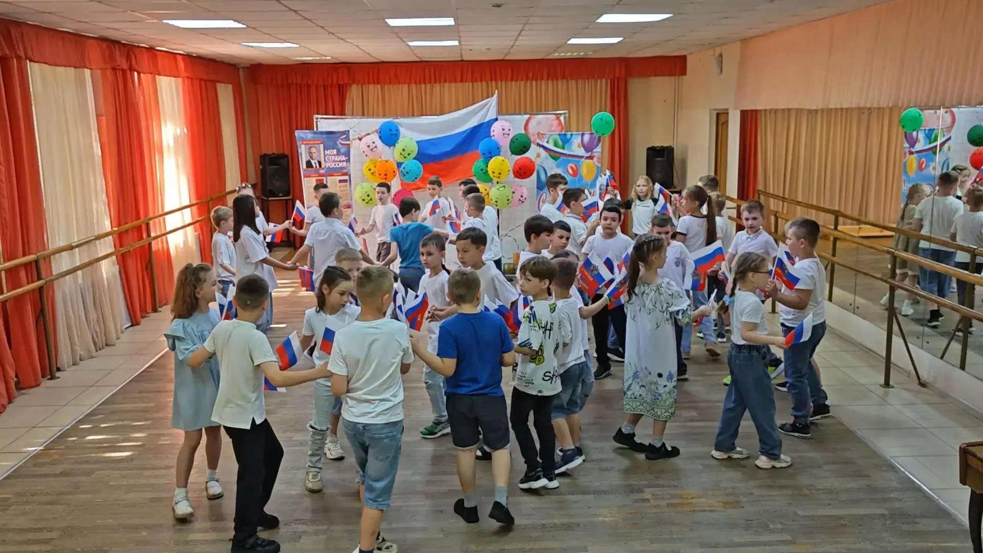 🇷🇺 В летнем лагере «Жемчужинка» прошёл досуг «О России с любовью»! 🇷🇺
День, наполненный гордость