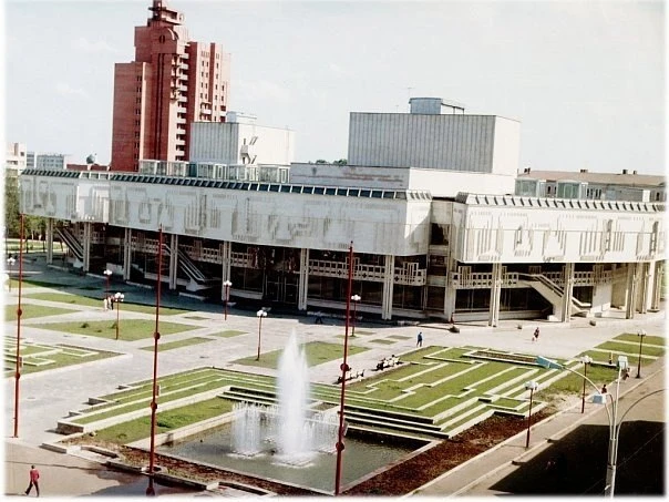 В объективе 1980-е.

Площадь Юности.