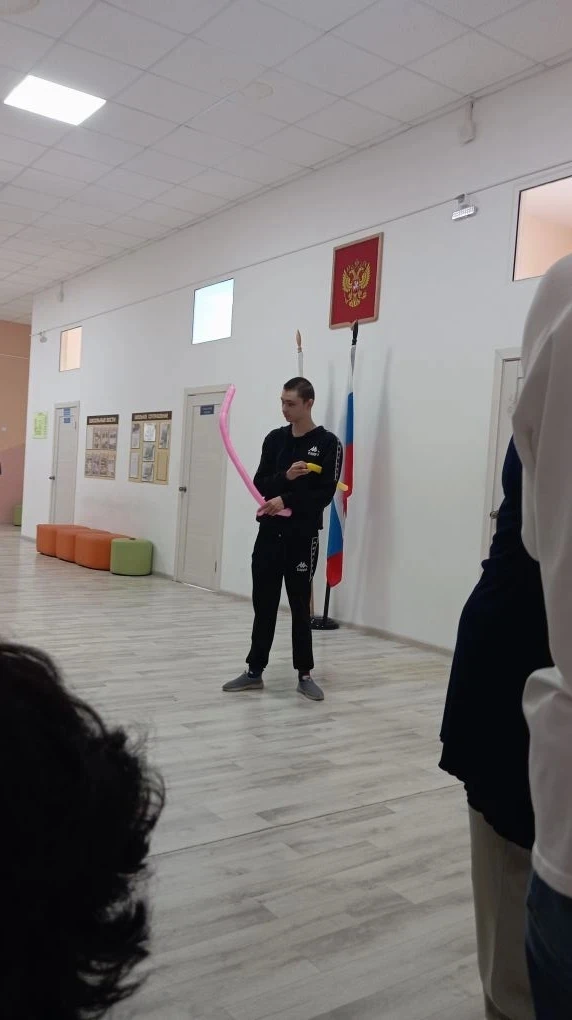 Сегодня в нашей школе — море улыбок и воздушных шариков! ✨
В рамках акции ко Дню защиты детей «От ул