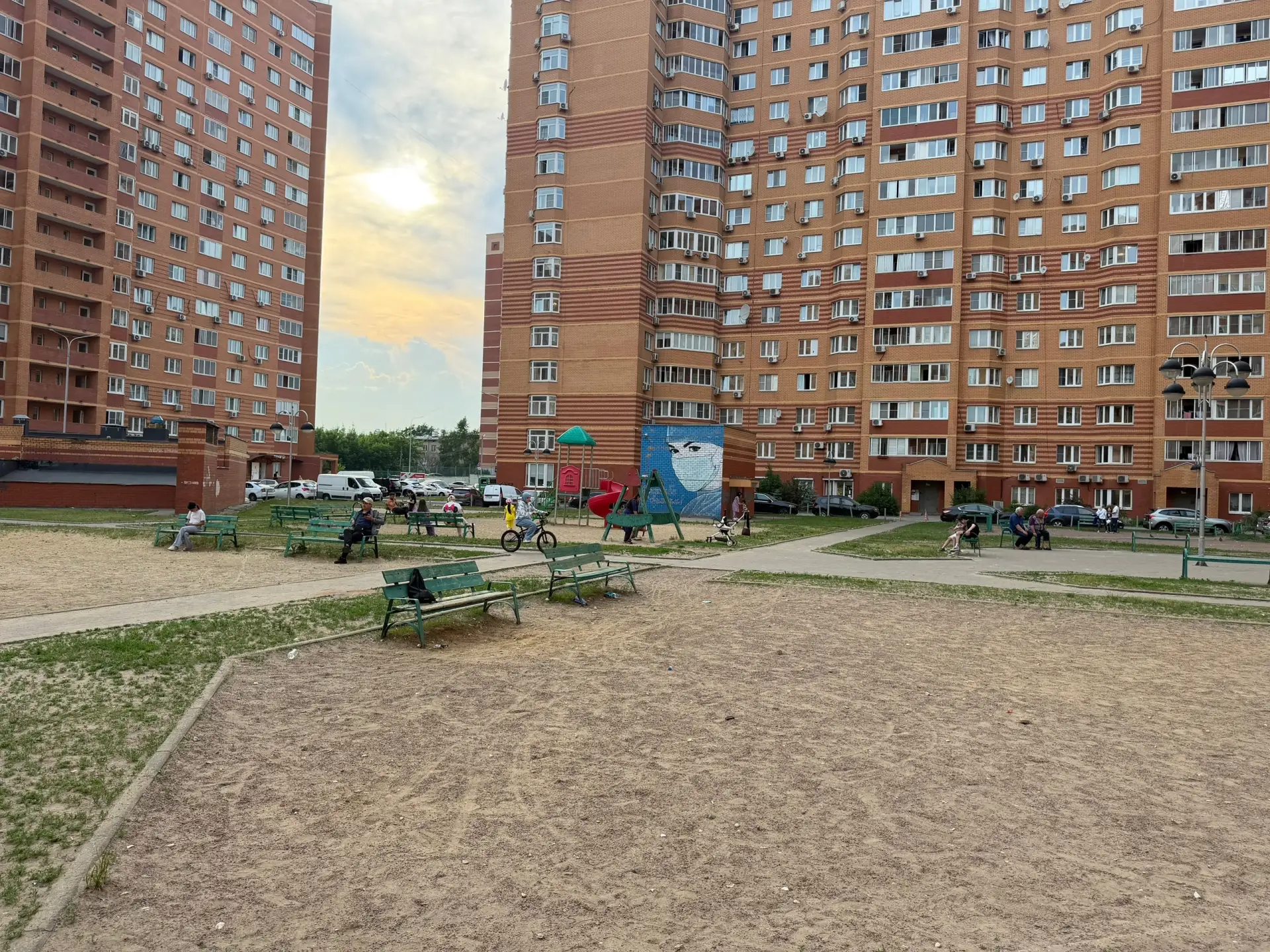 Позор управляющей компании: когда детям негде играть
Дорогие соседи, жители микрорайона Южный (д. 8)