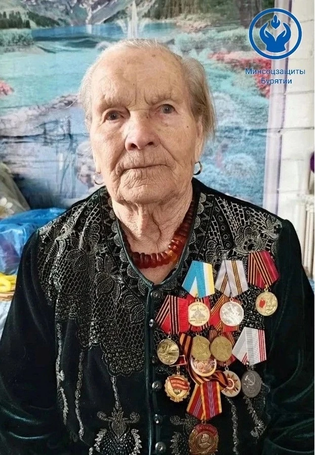 🎊 В Бурятии 100-летний юбилей отметила участник трудового фронта 

Век, сотканный из труда и добра: