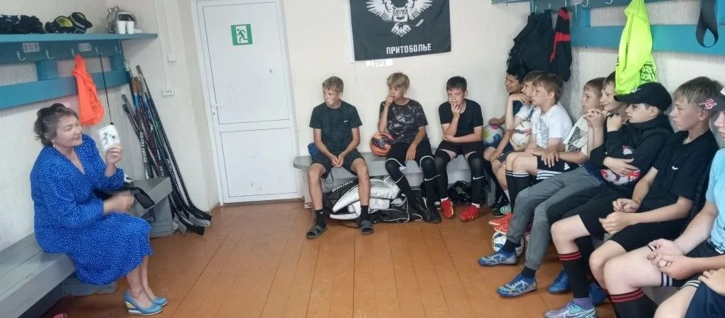 Бездомные собаки могут представлять серьёзную опасность для человека, особенно в больших стаях или п