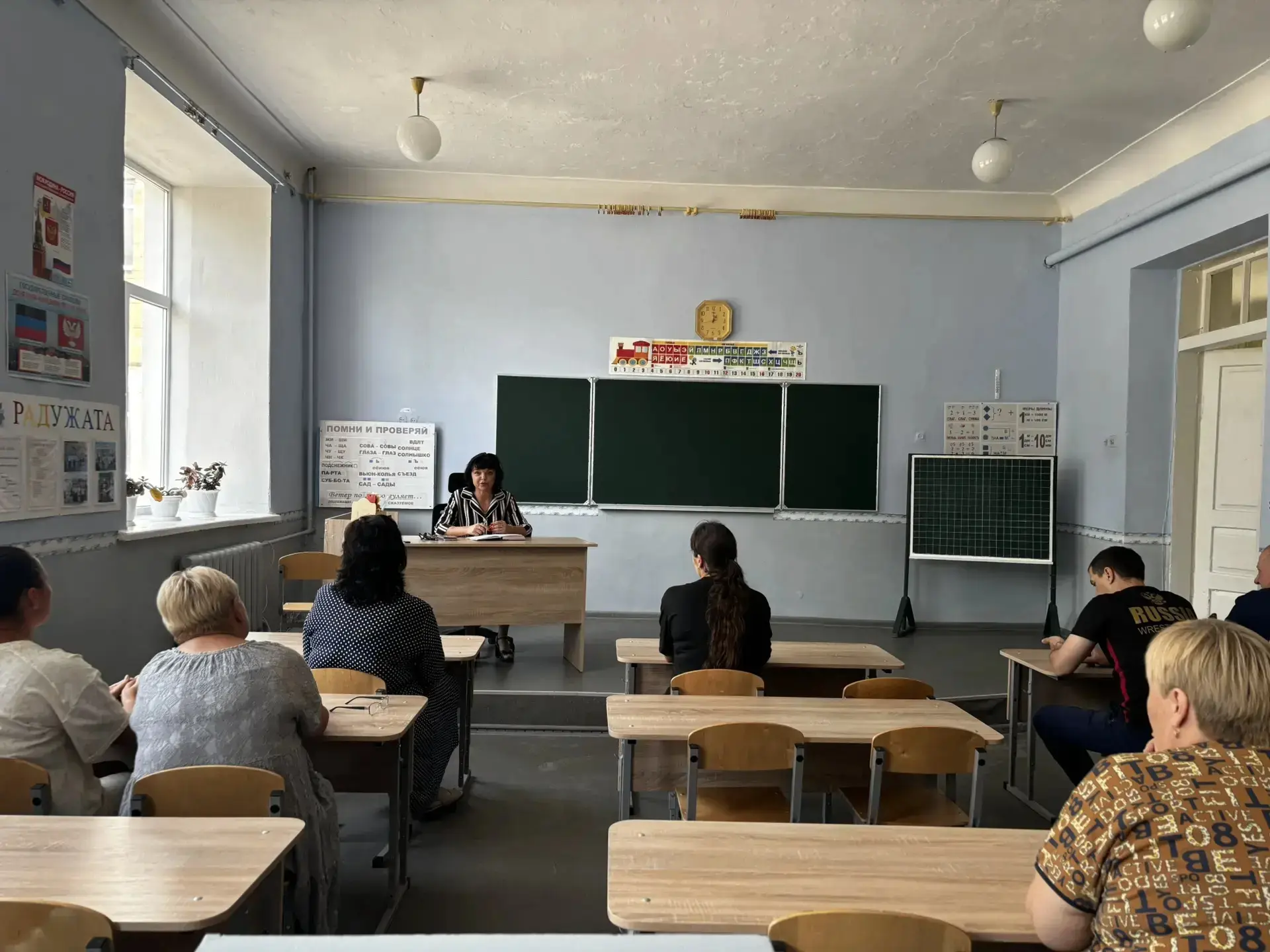 Заместитель главы администрации Амвросиевского муниципального округа Елена Крюкова провела встречу с
