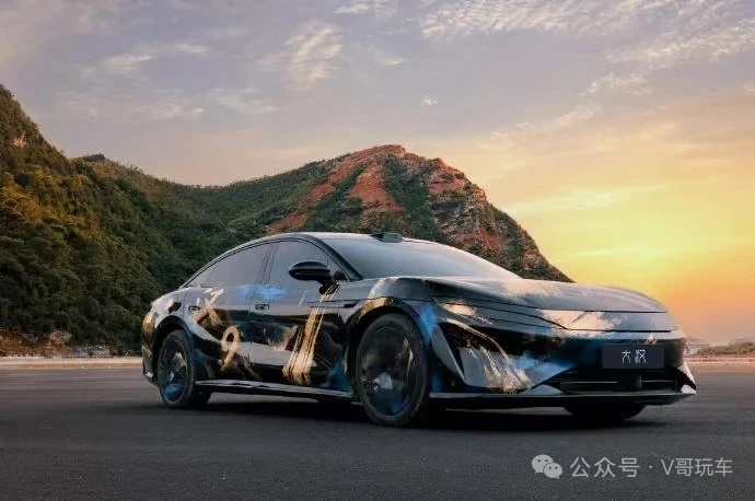 BYD представляет новый флагманский седан D-класса: впечатляющий дизайн и мощные характеристики

BYD 