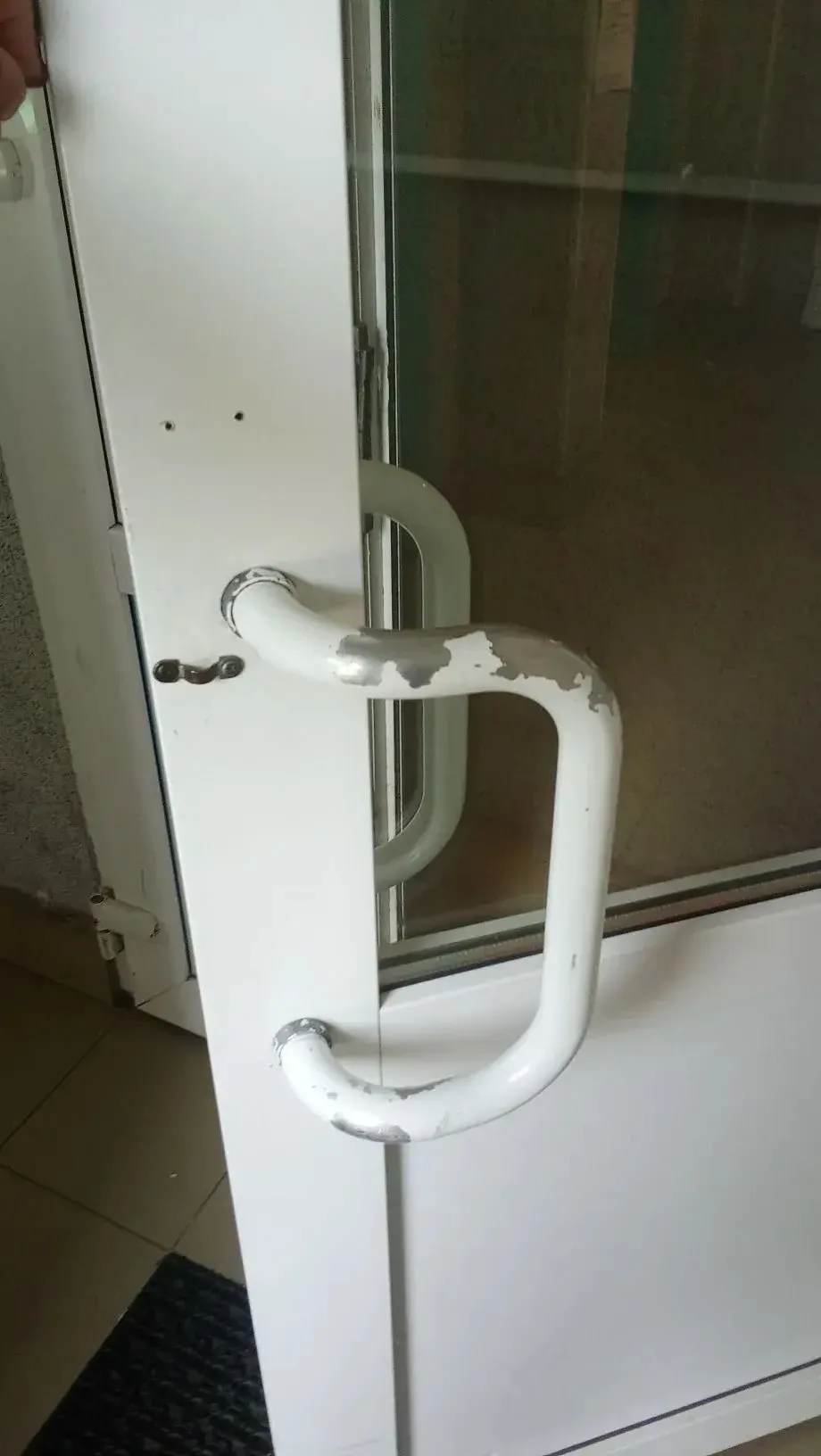 Шлиссельбургский пр.д.36 к 2:
Покраска ручек дверей в местах общего пользования 🫟🫟🫟