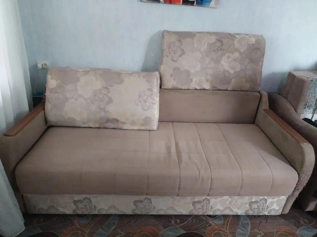 Продам диван 2000р. Раскладывается, имеется ящик для белья.
Самовывоз с г. Артёма. 89841465977.

Под