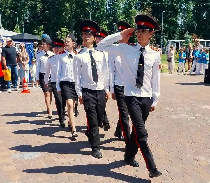 🇷🇺🚔 ОДИН ДЕНЬ С ПОЛИЦИЕЙ РОССИИ 

✅Наши школьники не упустили возможность провести выходные с пол