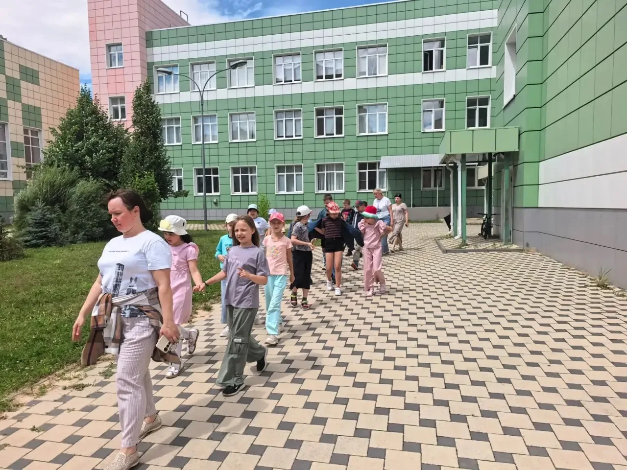 Безопасность прежде всего: тренировочная эвакуация в «Островке» 🚨

Безопасность наших детей — это г