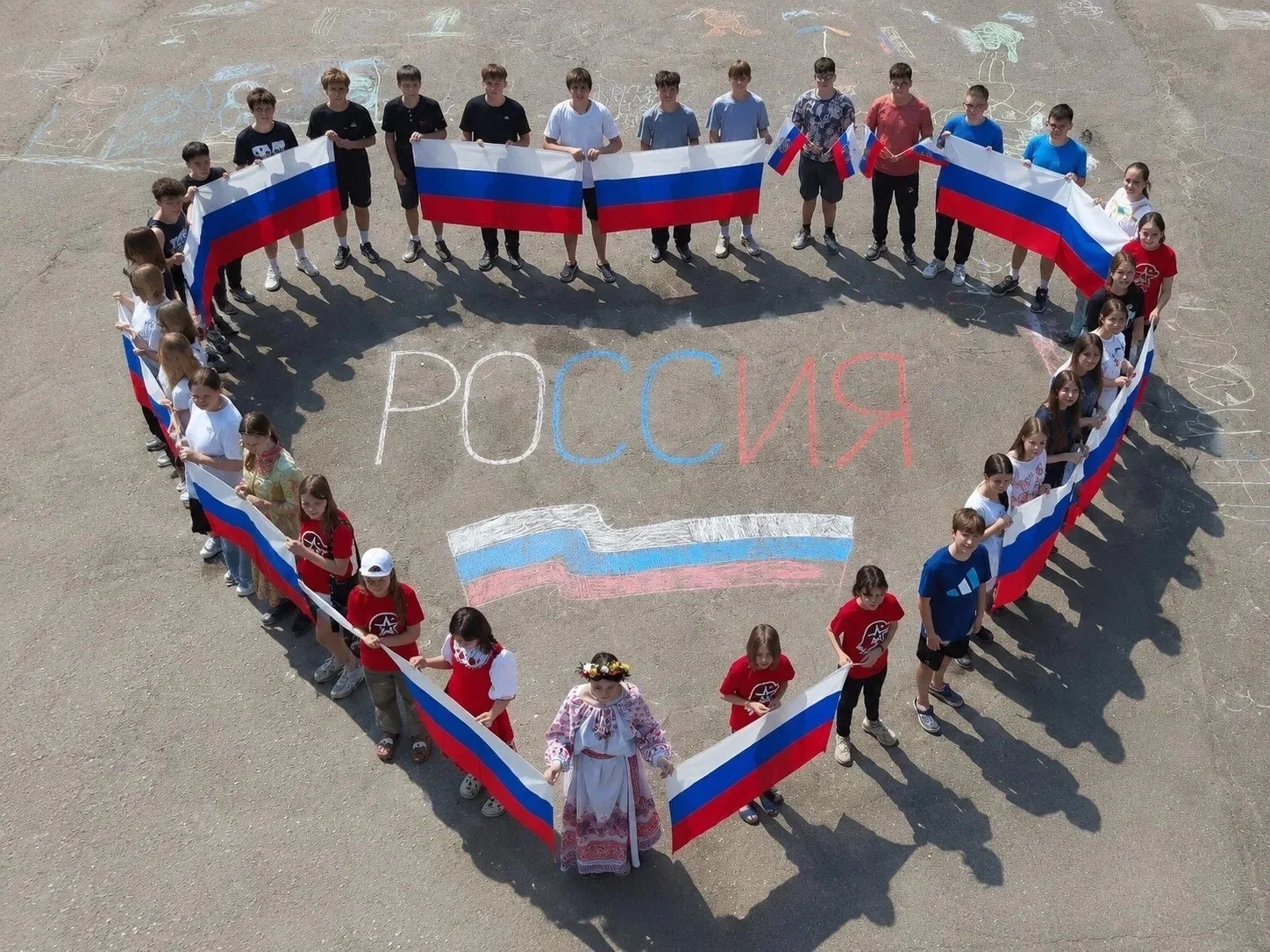 🇷🇺✨ В преддверии Дня России в пришкольном лагере «Заряночка» прошёл цикл ярких и познавательных ме