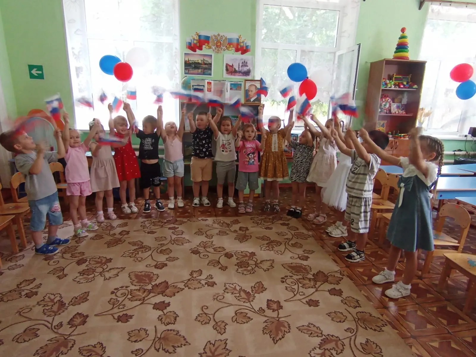 С Днём России! 🇷🇺

Сегодня в нашем детском саду "Малышок" прошёл настоящий праздник дружбы и любви
