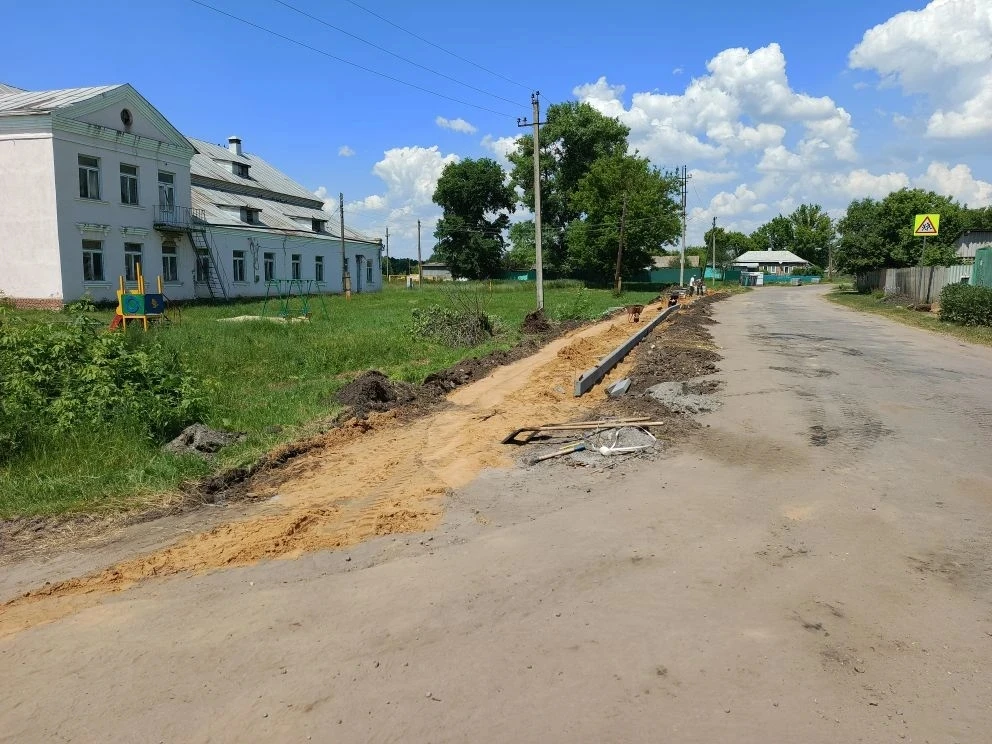 В Вязноватовке строят новый тротуар

В селе Вязноватовка подрядная организация приступила к работам 