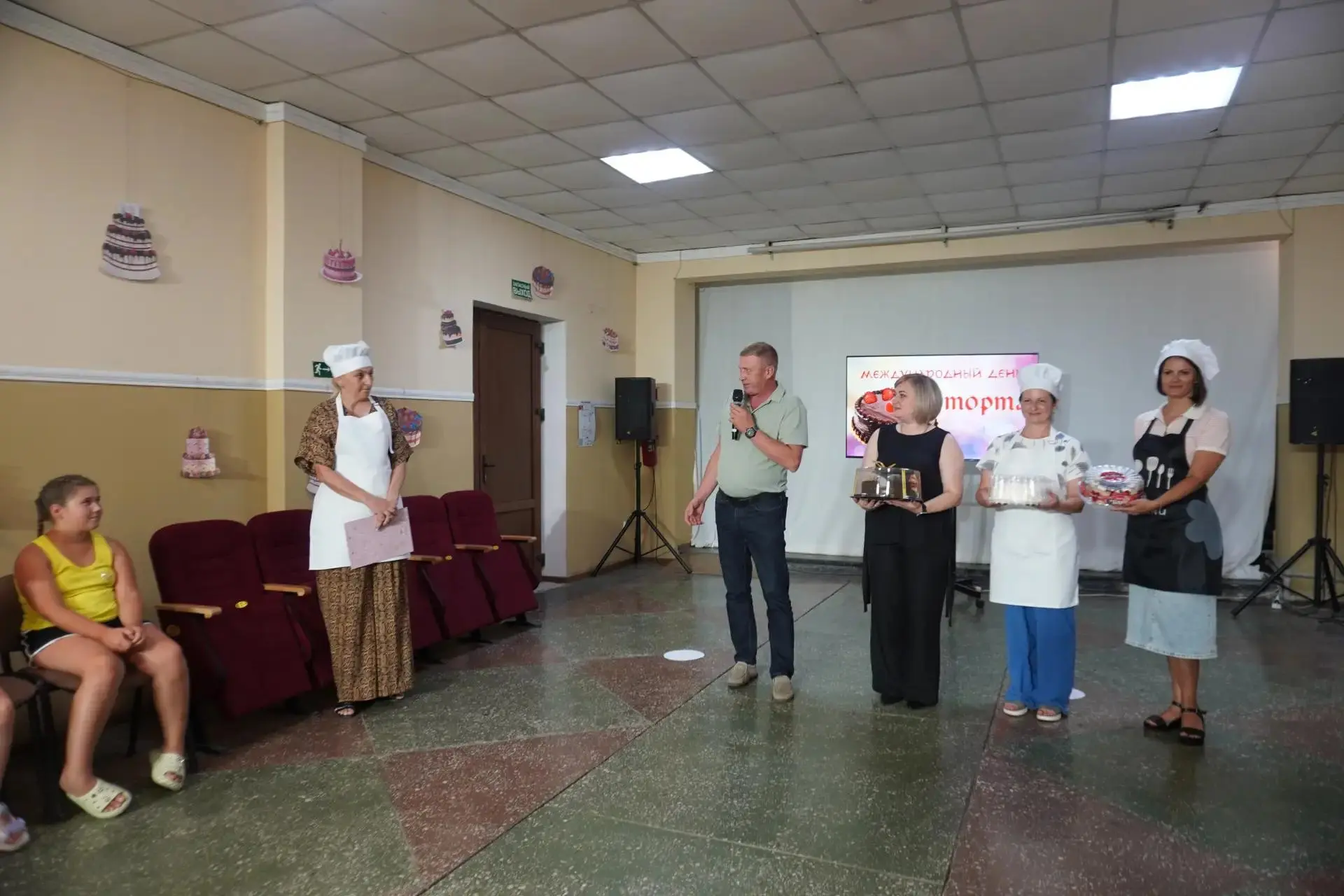 В Международный день торта в МКУ "Володарский ДК" состоялось торжественное мероприятие.

Вместе с за