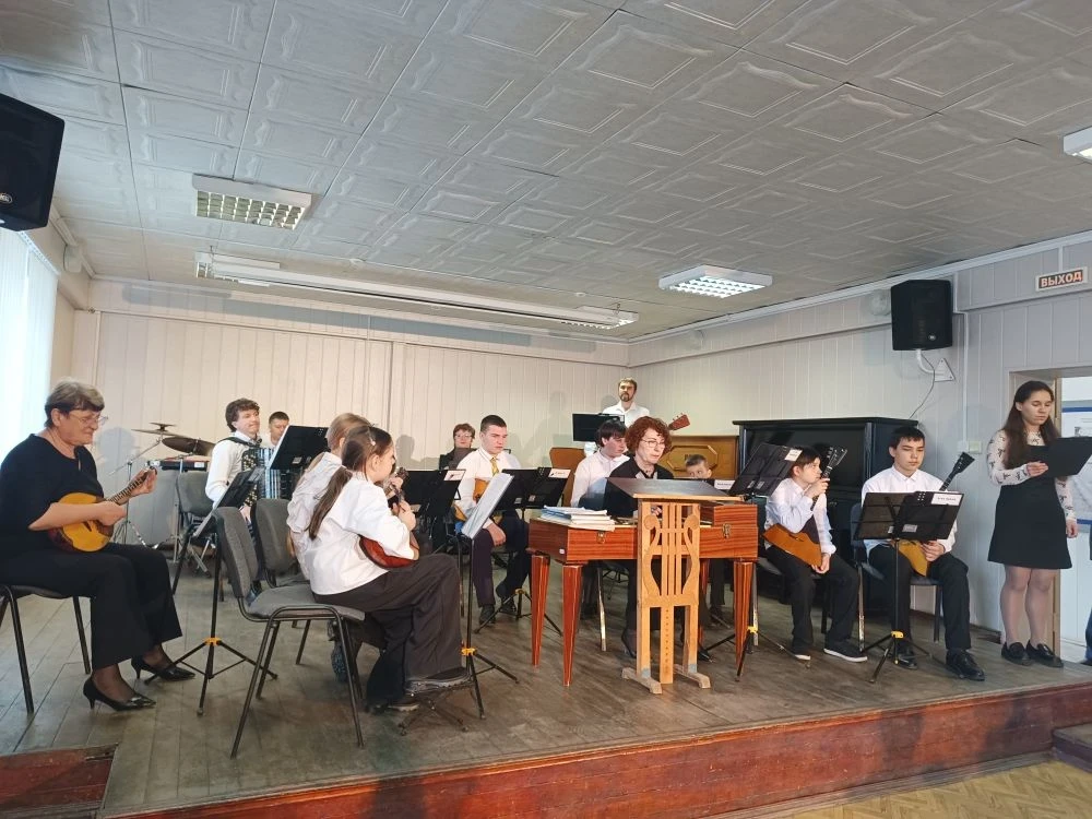 🎉Отчетный концерт оркестра русских народных инструментов🎼Пронской ДМШ собрал полный зал зрителей.�
