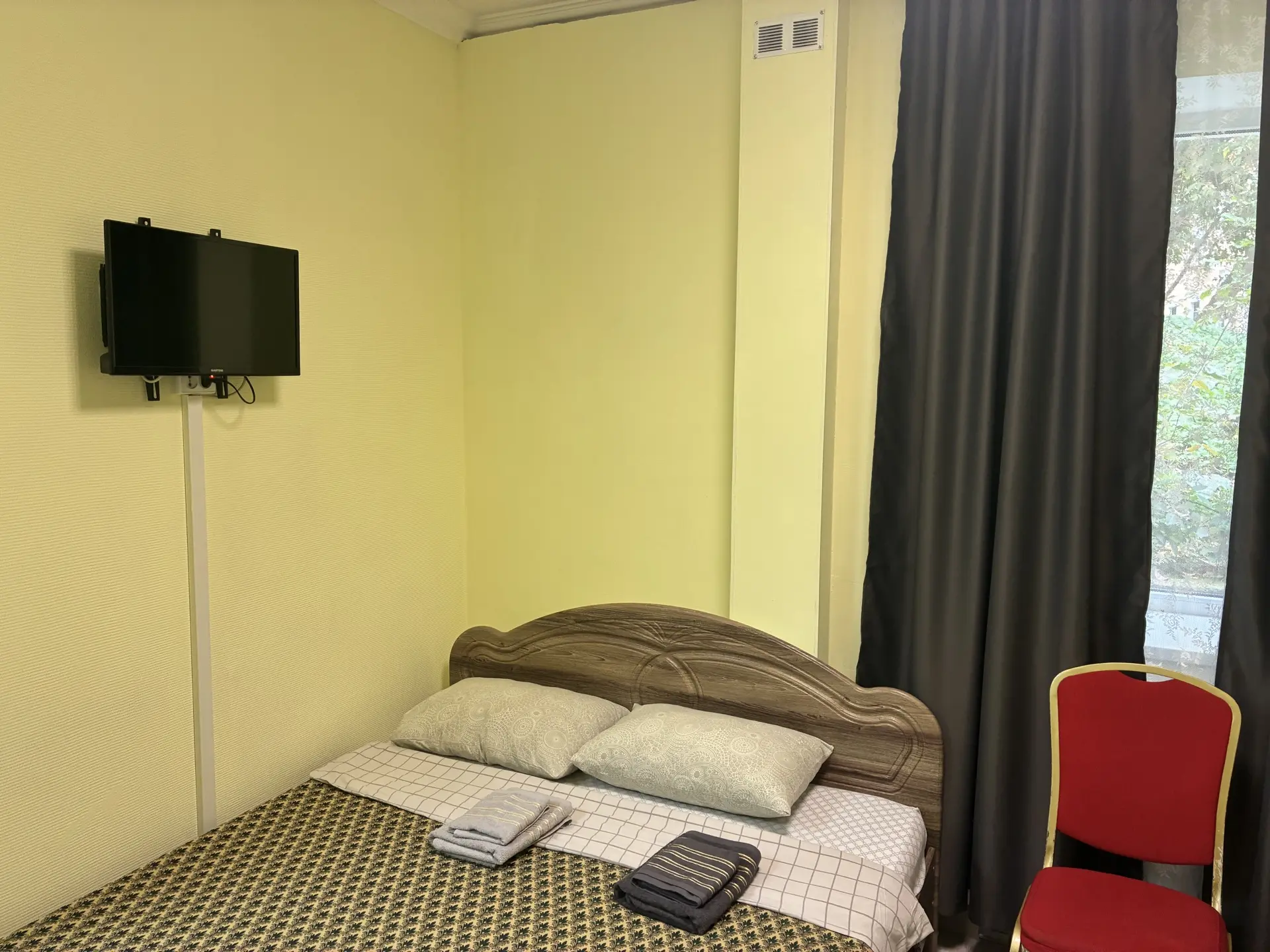 🏨 Трехместный номер «Эконом» в гостинице "Концерт Таганской".
Размещение: либо двуспальная (140×200